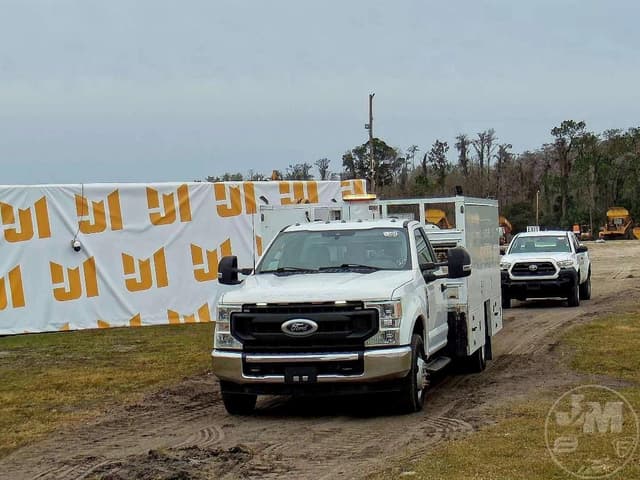 Image of Ford F-350 equipment image 1