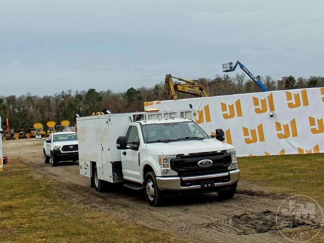 Image of Ford F-350 equipment image 2