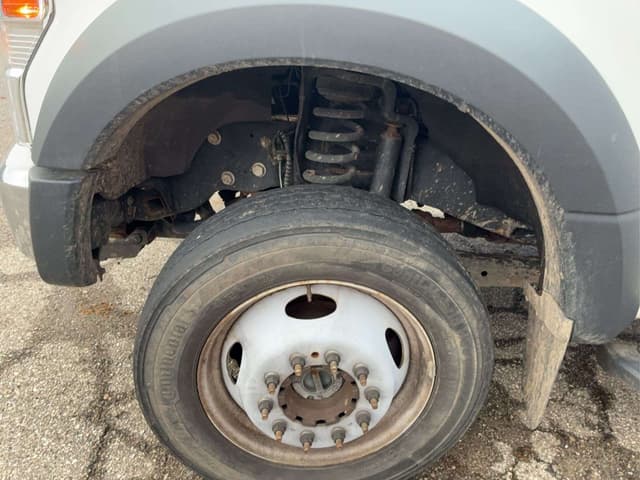 Image of Ford F-550 equipment image 4