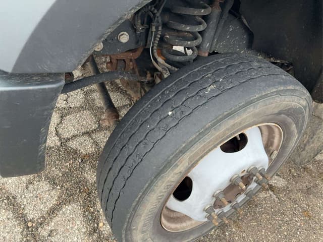 Image of Ford F-550 equipment image 3