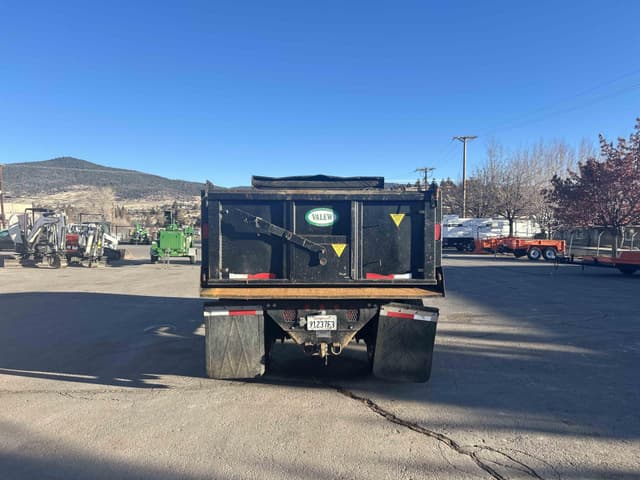 Image of Ford F-750 equipment image 3