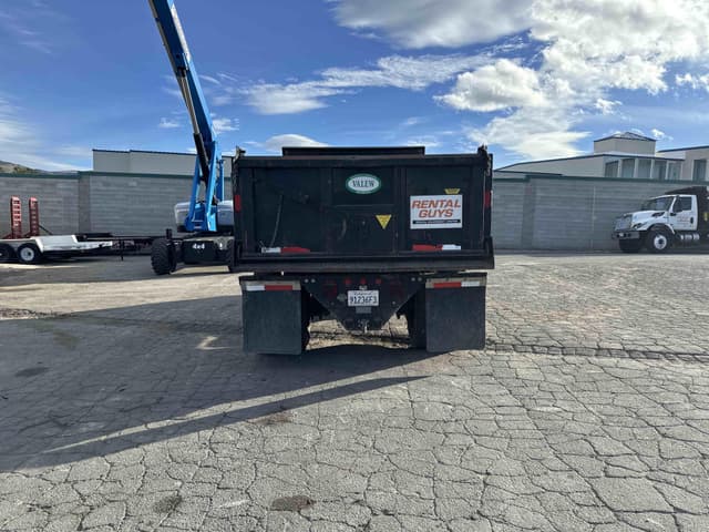 Image of Ford F-750 equipment image 1