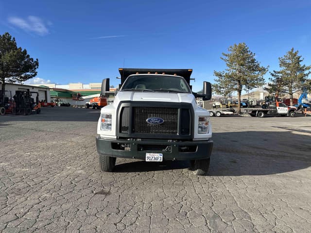 Image of Ford F-750 equipment image 3
