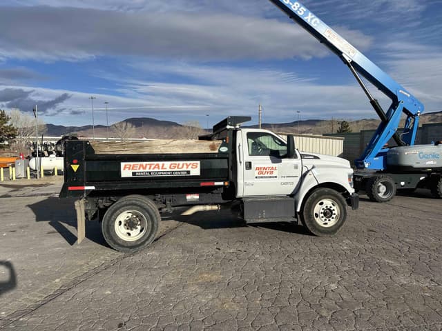 Image of Ford F-750 equipment image 2