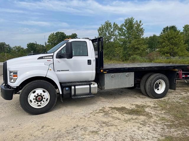 Image of Ford F-750 equipment image 1