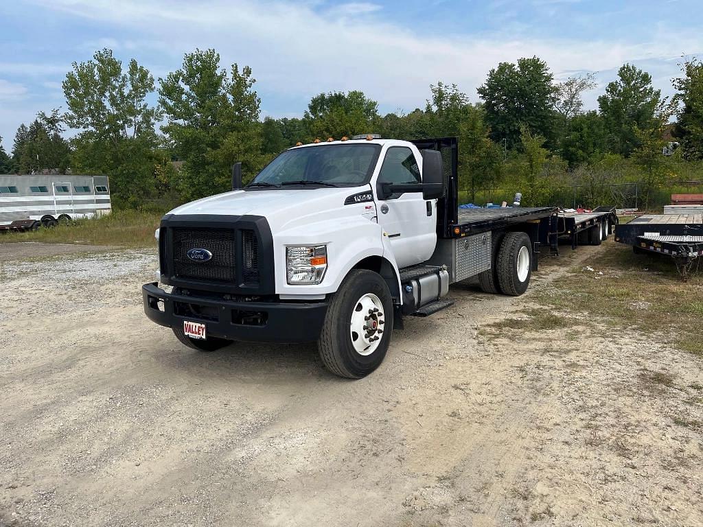 Image of Ford F-750 Primary image