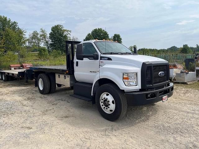 Image of Ford F-750 equipment image 2