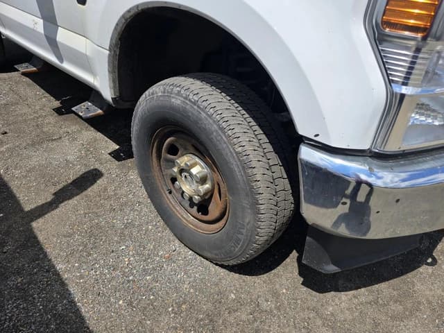 Image of Ford F-250 equipment image 3