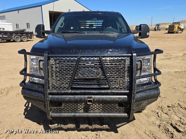 Image of Ford F-350 equipment image 1