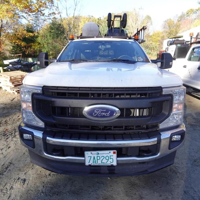 Image of Ford F-350 equipment image 2