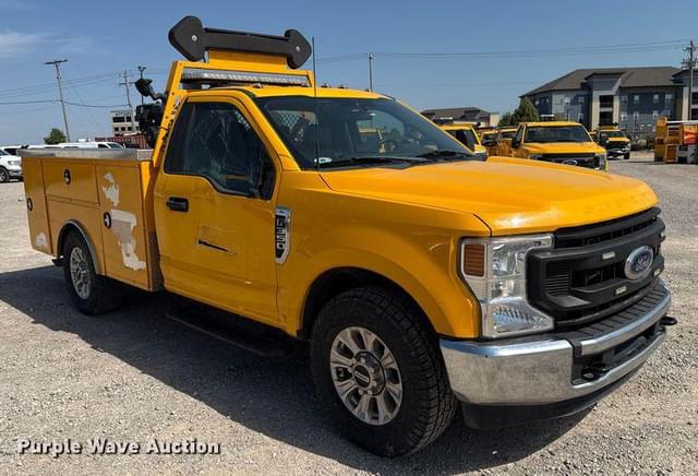 Image of Ford F-350 equipment image 2