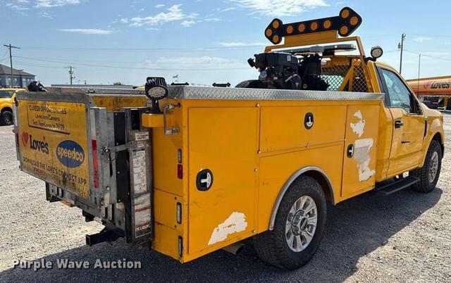 Image of Ford F-350 equipment image 4