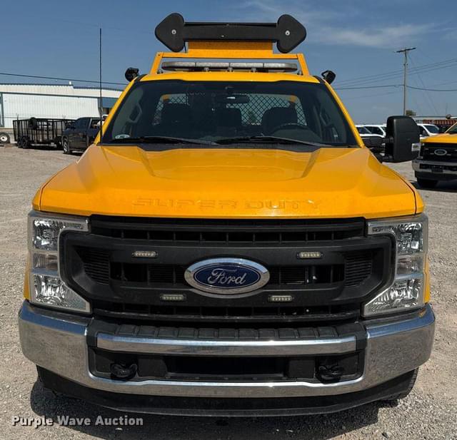Image of Ford F-350 equipment image 1
