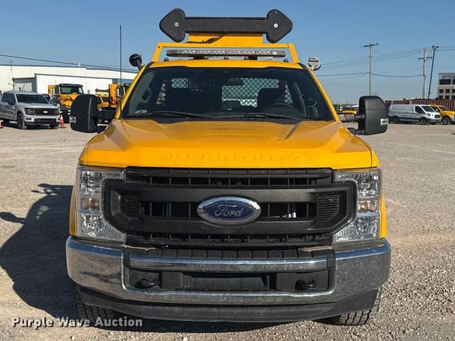 Image of Ford F-350 equipment image 1