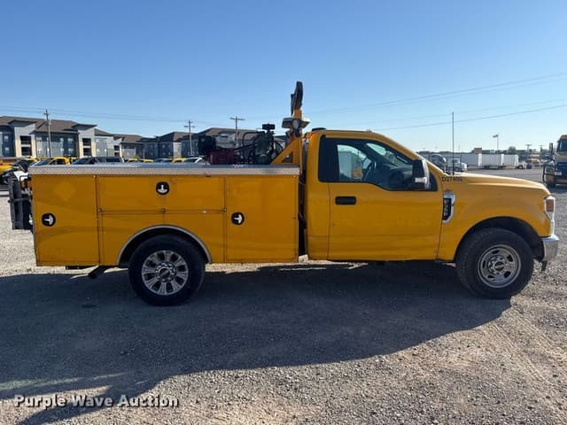 Image of Ford F-350 equipment image 3