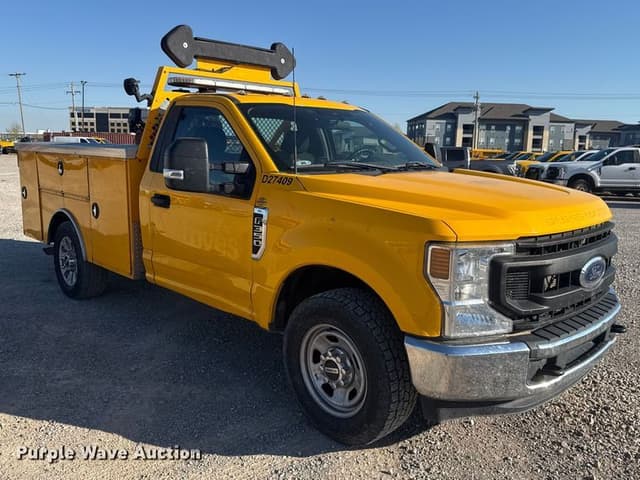 Image of Ford F-350 equipment image 2