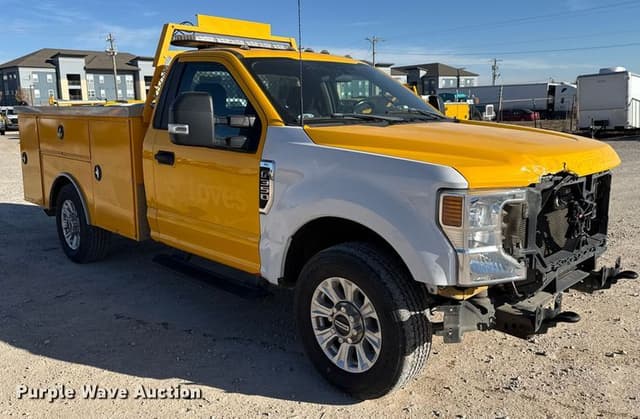 Image of Ford F-350 equipment image 2