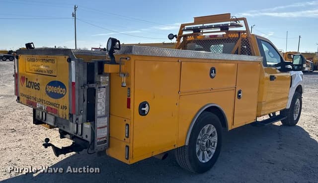 Image of Ford F-350 equipment image 4