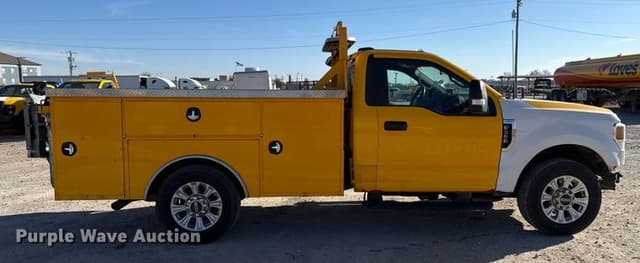 Image of Ford F-350 equipment image 3