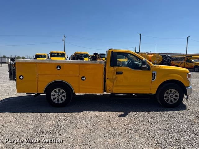 Image of Ford F-350 equipment image 3