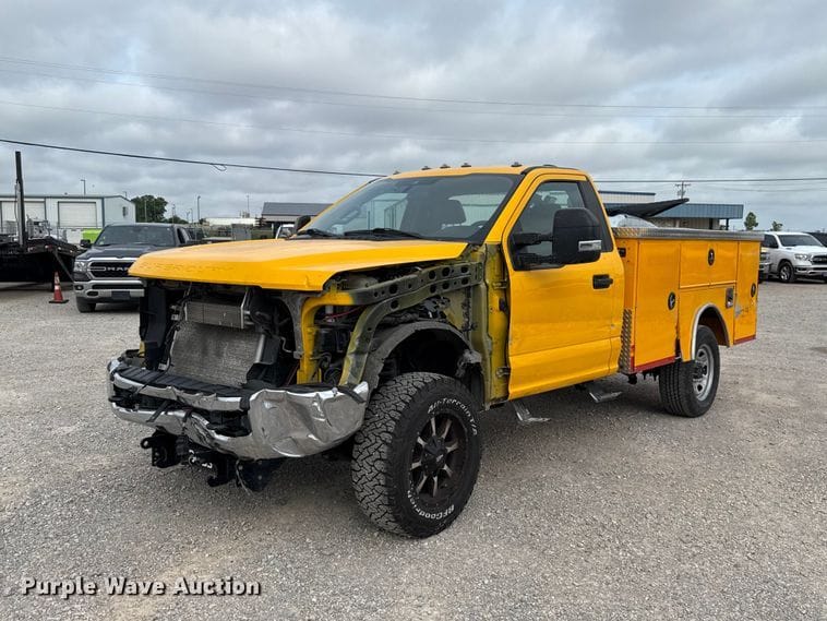 2022 Ford F-350 Equipment Image0