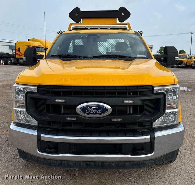 Image of Ford F-350 equipment image 1