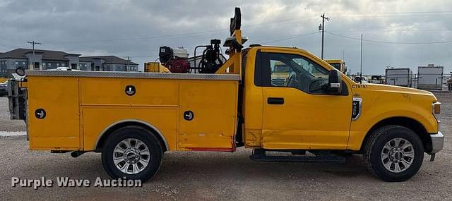 Image of Ford F-350 equipment image 3