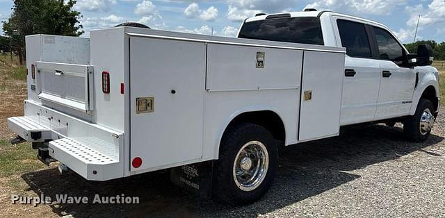 Image of Ford F-350 equipment image 4