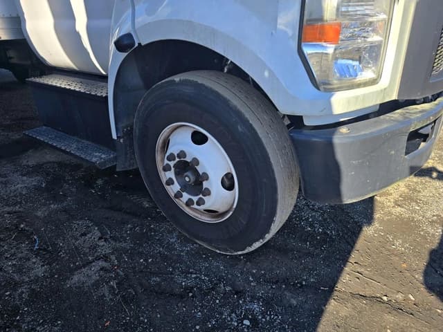 Image of Ford F-650 equipment image 3