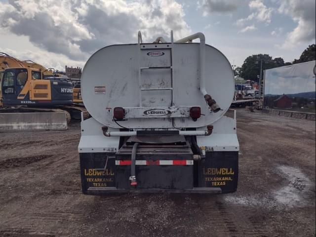 Image of Ford F-750 equipment image 3