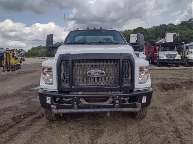Image of Ford F-750 equipment image 1