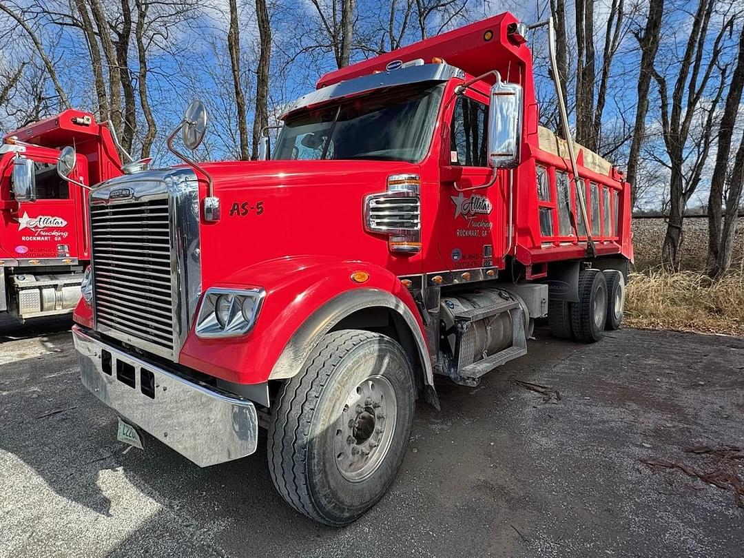 Image of Freightliner 122SD Primary Image