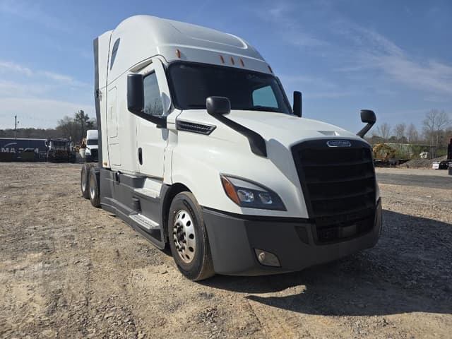 Image of Freightliner Cascadia 126 equipment image 2