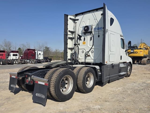 Image of Freightliner Cascadia 126 equipment image 4