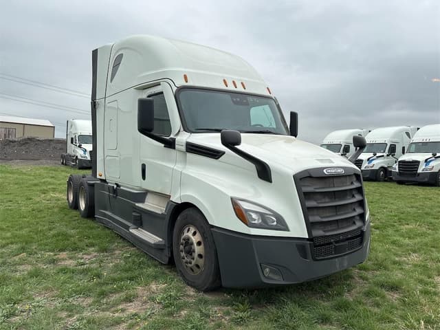 Image of Freightliner Cascadia 126 equipment image 2
