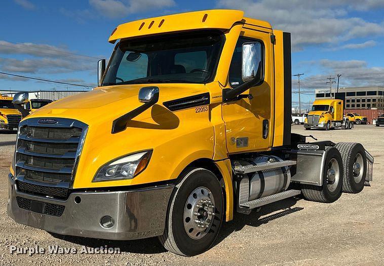 Image of Freightliner Cascadia 126 Primary image