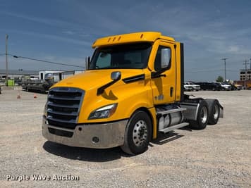 Main image Freightliner Cascadia 126