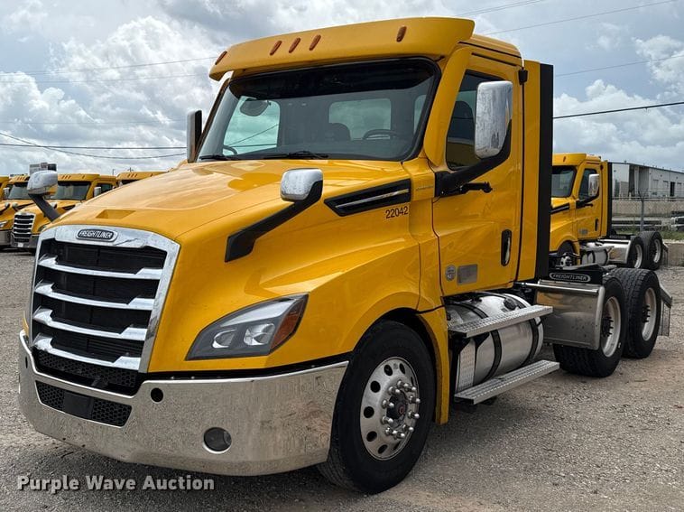 2022 Freightliner Cascadia 126 Equipment Image0