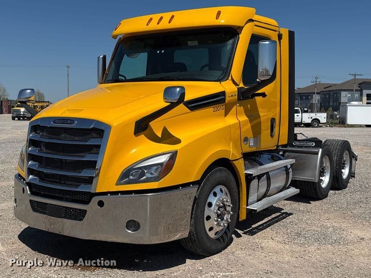 Image of Freightliner Cascadia 126 Primary image