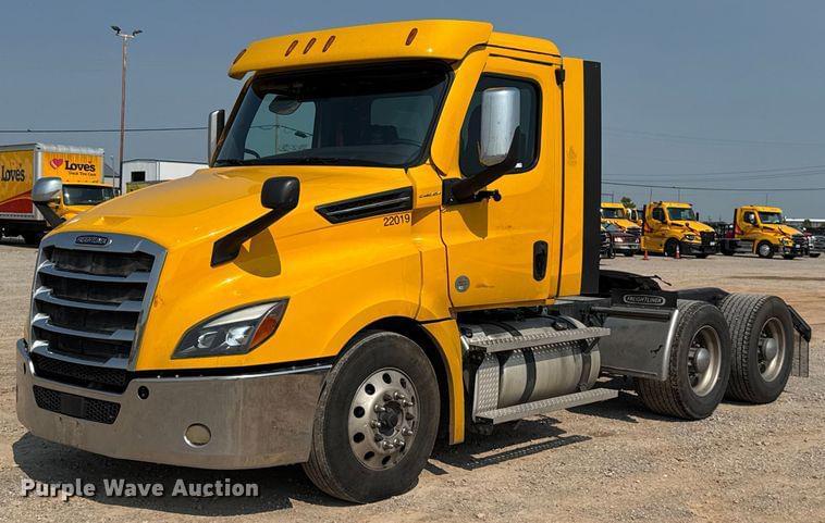 Image of Freightliner Cascadia 126 Primary image