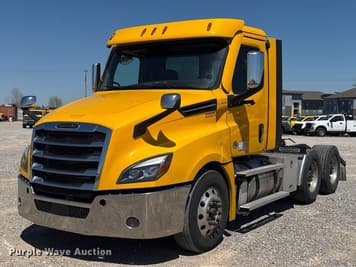 Main image Freightliner Cascadia 126