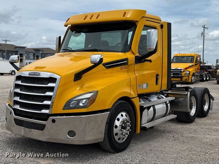 2022 Freightliner Cascadia 126 Equipment Image0