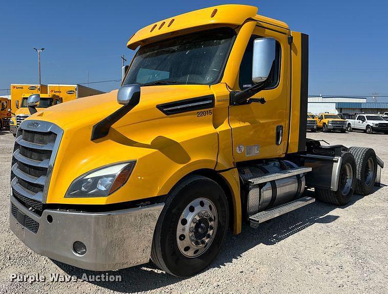 Image of Freightliner Cascadia 126 Primary image