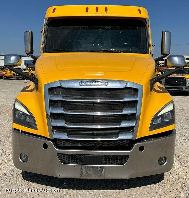 Image of Freightliner Cascadia 126 equipment image 1