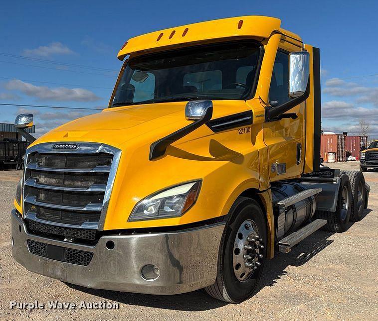 Image of Freightliner Cascadia 126 Primary image