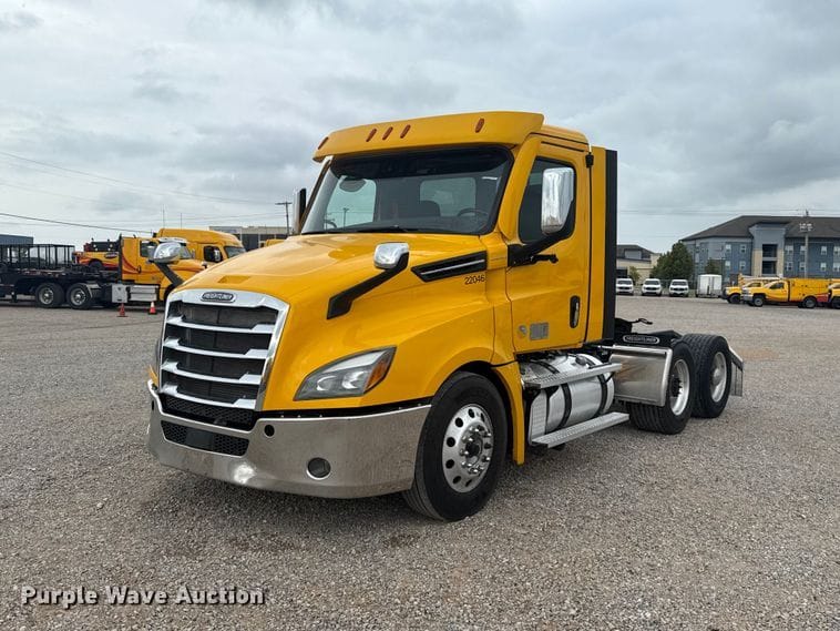 2022 Freightliner Cascadia 126 Equipment Image0