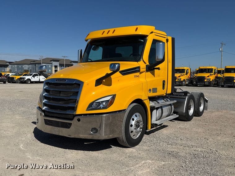 2022 Freightliner Cascadia 126 Equipment Image0