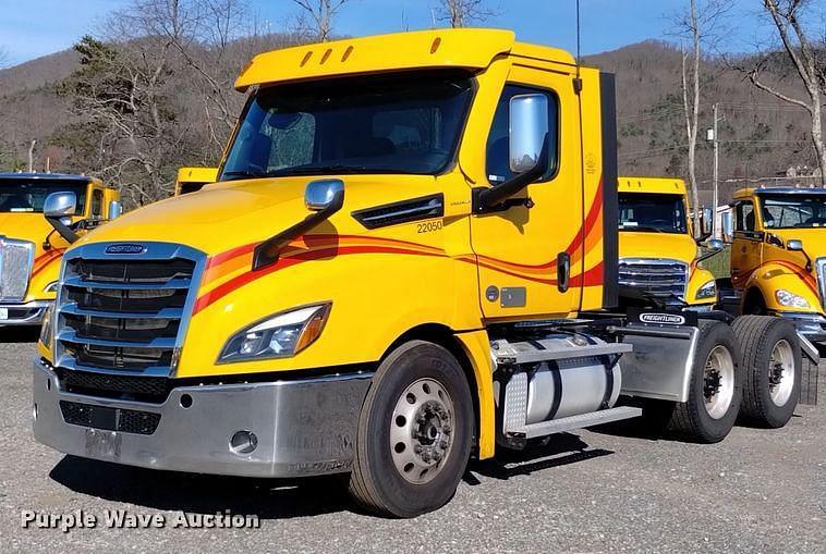 Image of Freightliner Cascadia 126 Primary image