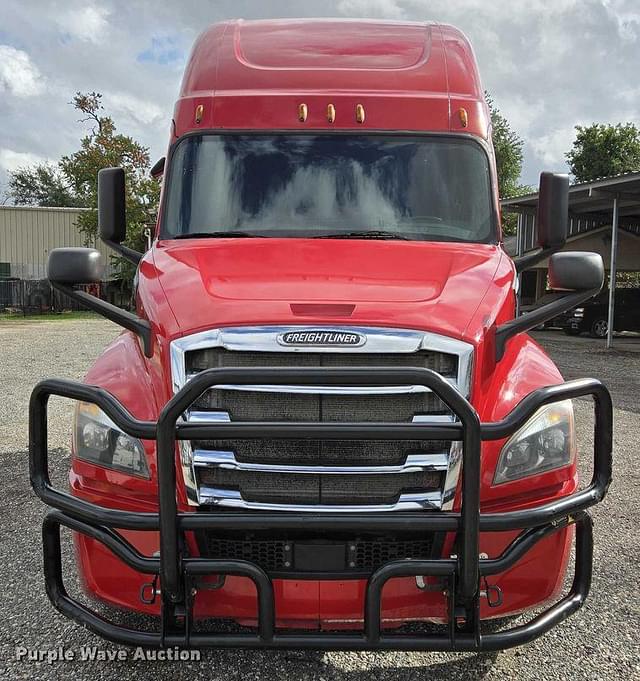 Image of Freightliner Cascadia equipment image 1