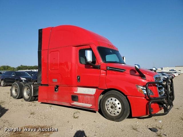 Image of Freightliner Cascadia equipment image 2